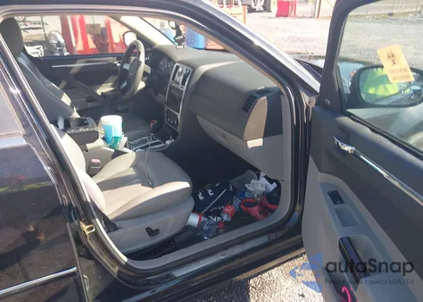 2006 Chrysler 300C z USA, uszkodzony, nr VIN 2C3KA63H46H523492